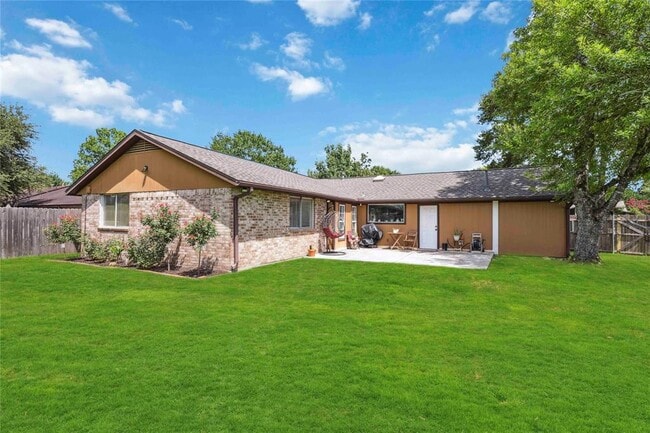 Building Photo - 3611 Drawbridge Dr