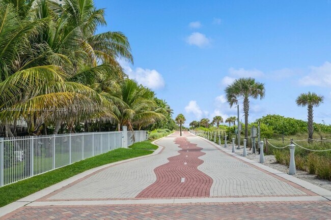 Building Photo - 4925 Collins Ave