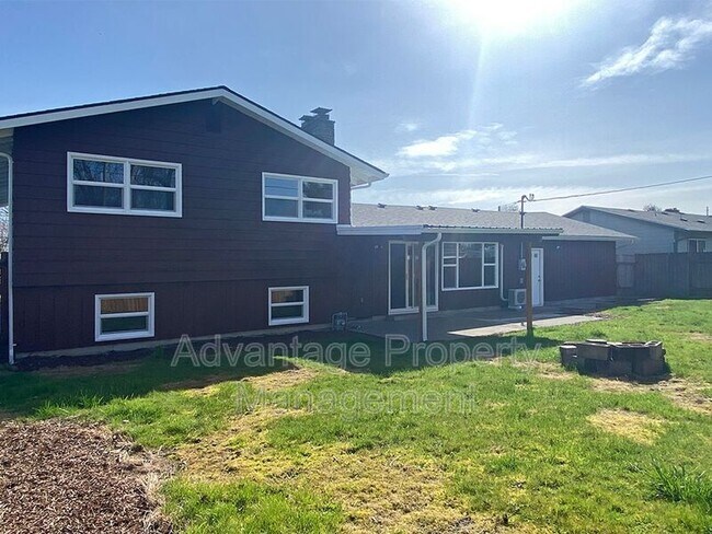 Building Photo - 1410 SE Powell Way