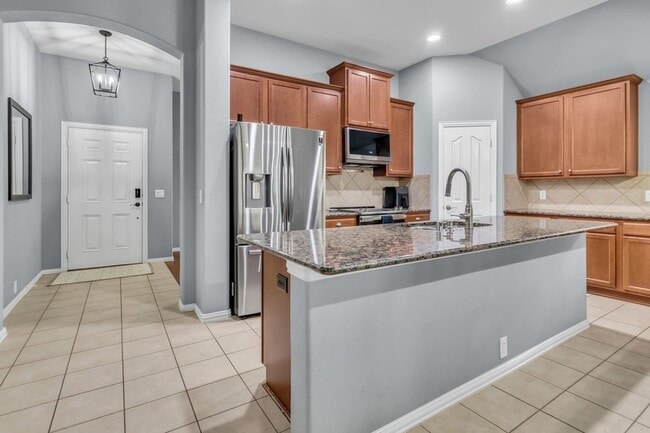 Building Photo - 6548 Fairview Dr