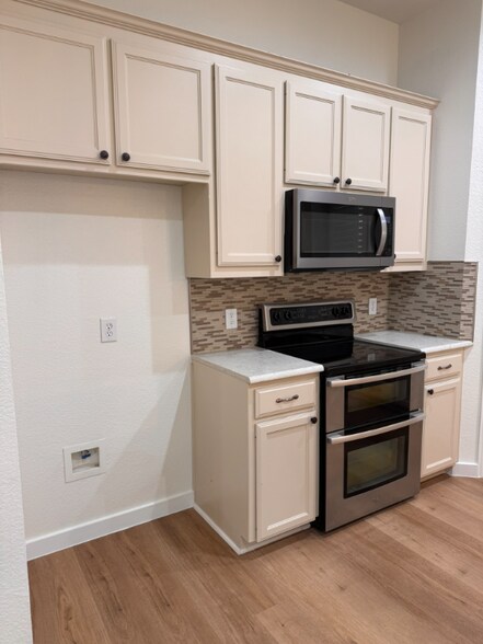 Building Photo - 2105 Lanshire Dr