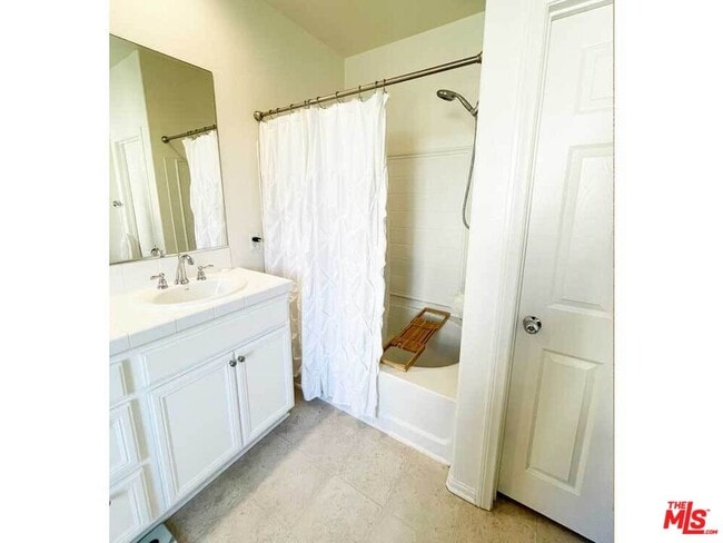 Building Photo - 10533 Maple Ln