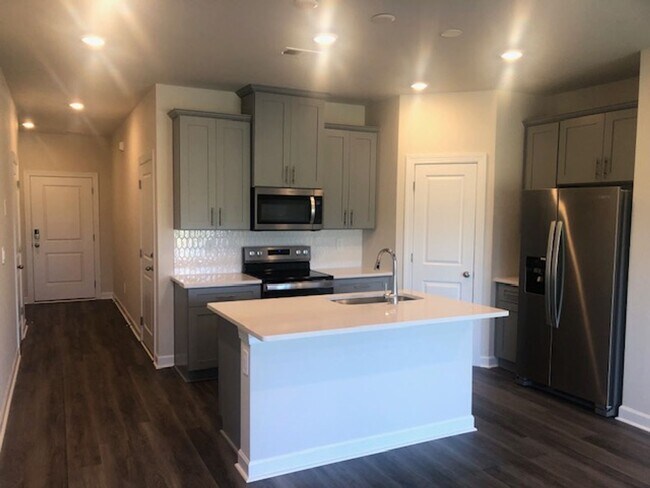 Building Photo - Newer Townhome with 1 Car Garage in Braemar Village! COMING SOON!