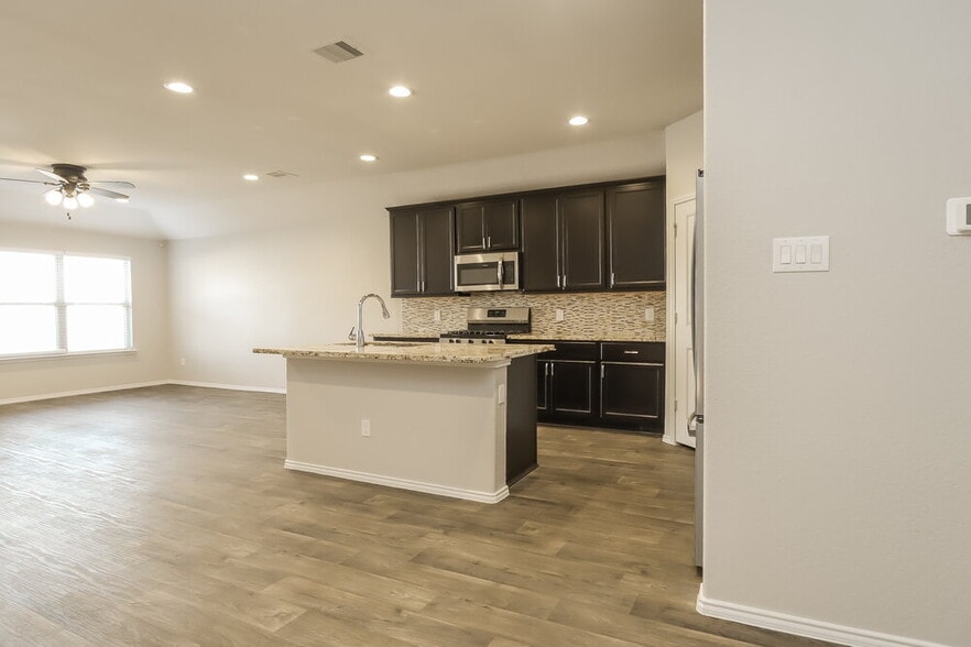 Building Photo - 8102 Rose Petals Ln