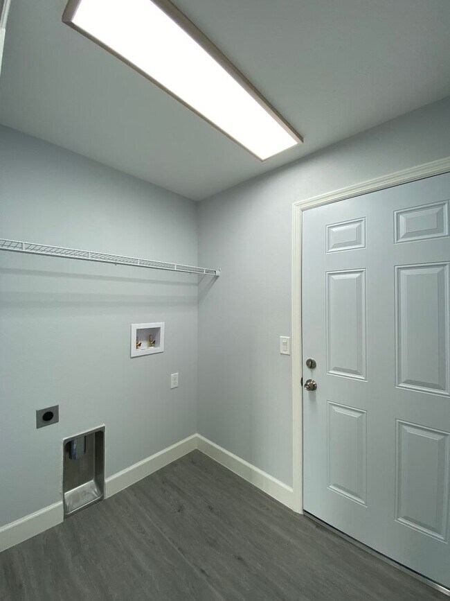 Building Photo - Desirable SW Ocala Neighborhood 3/2/2 **WON'T LAST**