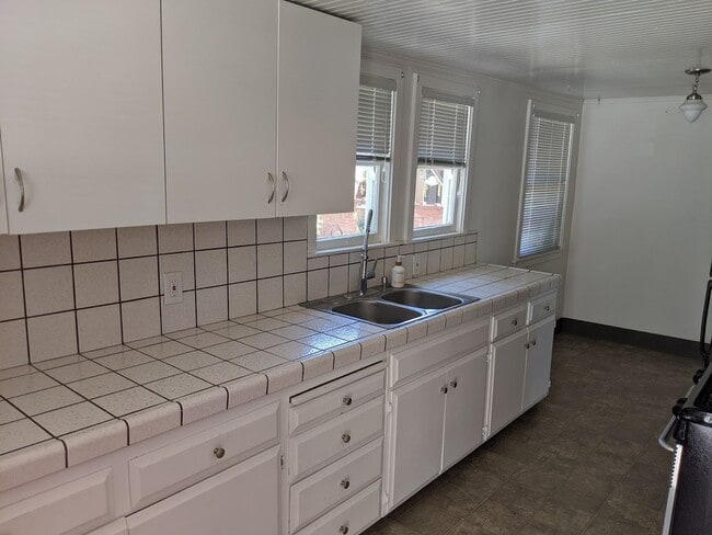 Building Photo - SAN JOSE - Craftsman style cottage with ya...
