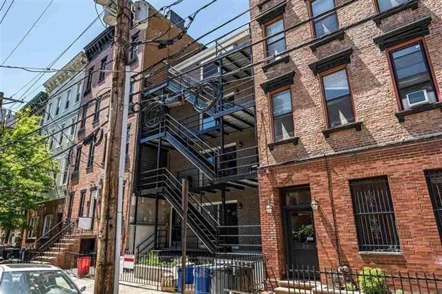 Building Photo - 130 Madison St