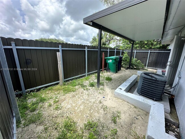 Building Photo - 1049 NW 95th St