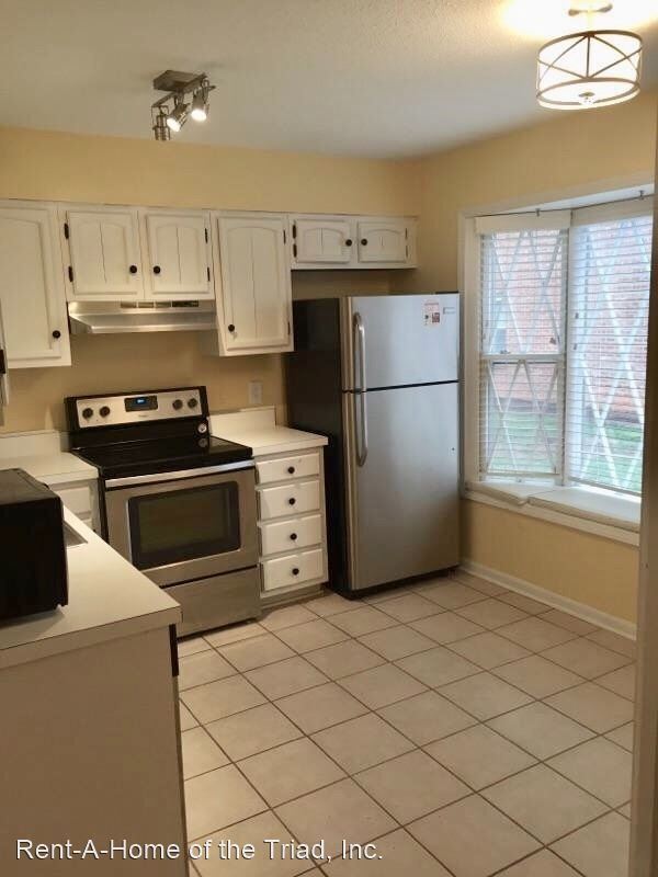 Building Photo - 3 br, 2.5 bath House - 4815 Tower Road E