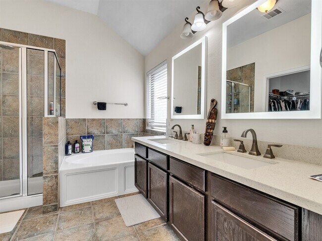 Building Photo - 24514 Bella Florence Dr