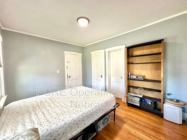 Building Photo - 5011 Miami St