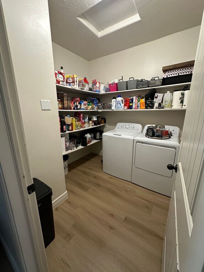 Building Photo - 896 S 110 W