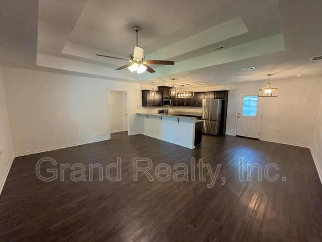 Building Photo - 6217 Fox Run St