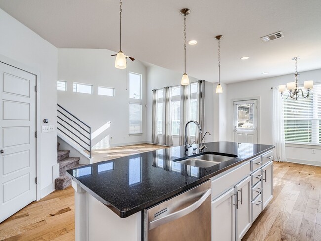 Building Photo - 2215 Capulet St