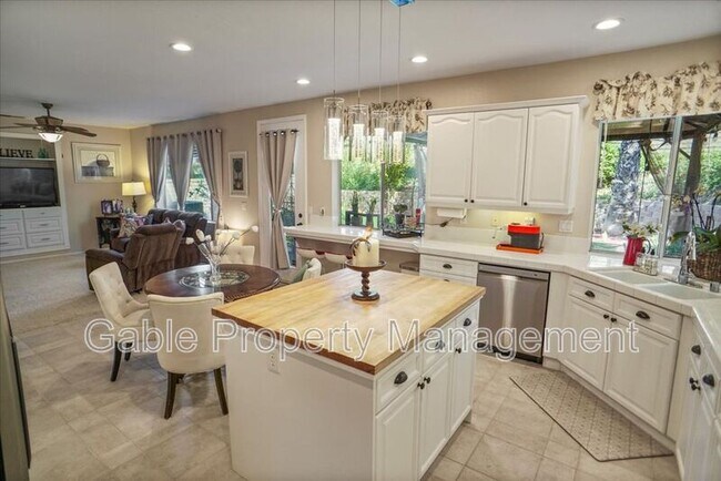 Building Photo - 27878 Amberwood Ln