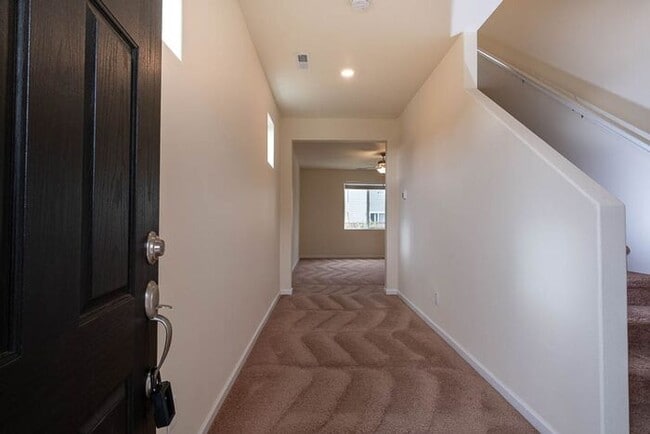 Building Photo - Spacious Newer Home Ready for Move IN