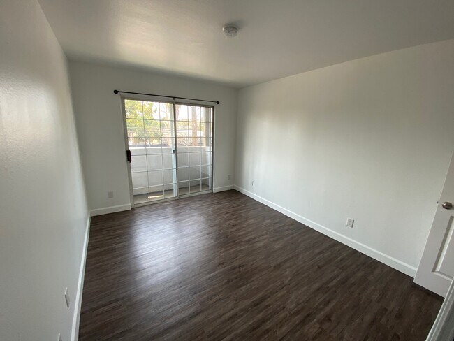 Building Photo - 12036 Culver Boulevard, Unit 4
