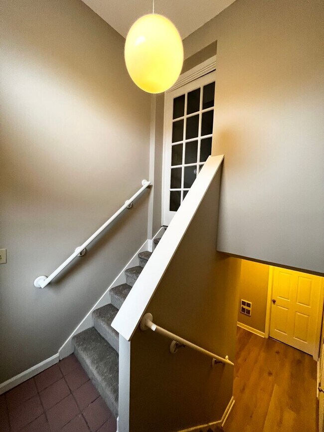 Building Photo - Rarely available Lake Vista Townhouse - en...