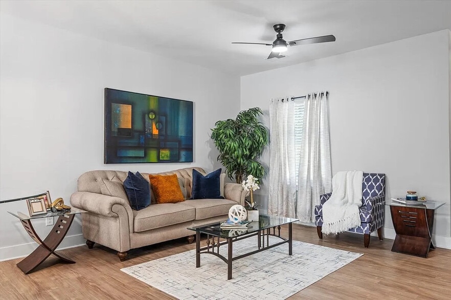 Building Photo - Room in Townhome on St James St NW