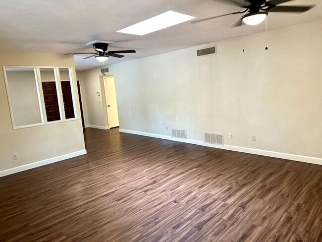 Building Photo - Stunning McCormick Ranch home