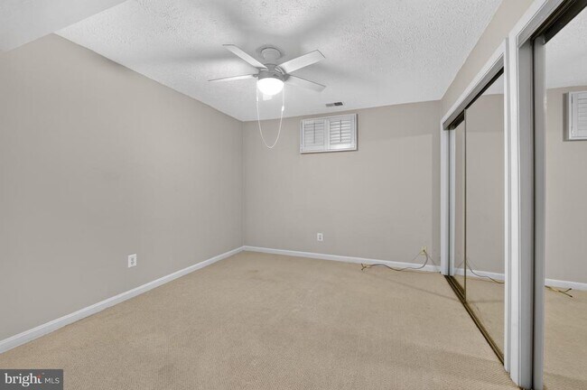 Building Photo - 1022 Delf Dr