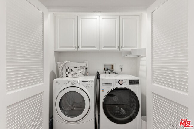 Building Photo - 6020 S Seabluff Dr