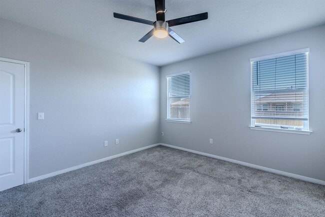 Building Photo - 225 Baum Dr