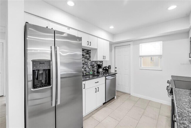 Building Photo - 111 Whispering Sands Cir