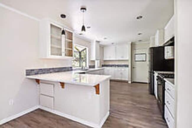 Building Photo - Beautiful 3 Bedroom Home-$750.00 Off 1st M...