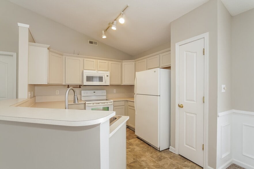 Building Photo - 6123 Goldenfield Dr