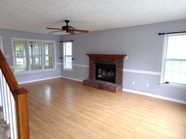 Building Photo - Beautiful 2 story home located on a cul-de-sac