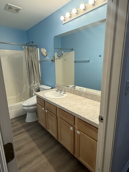 Building Photo - 1154 N Howe St