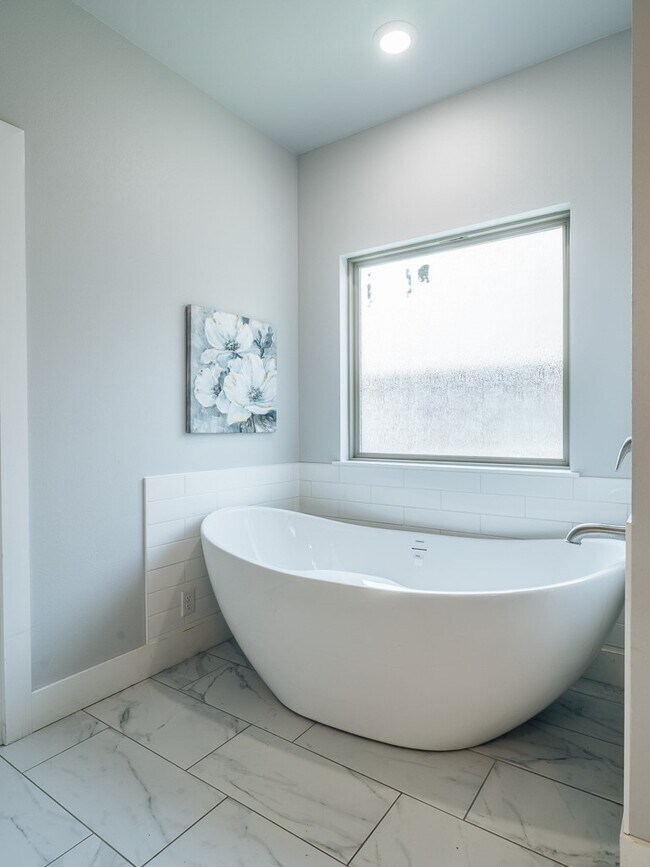 Building Photo - 3602 SW Brittany Rd