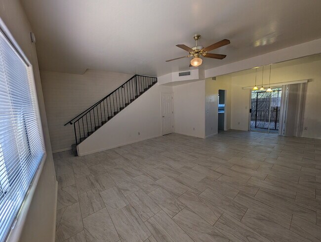 Building Photo - Renovated Townhouse with desert views.