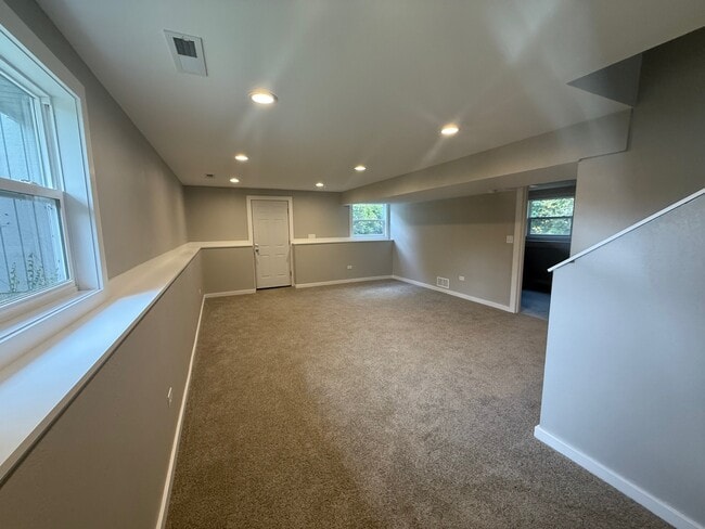 Building Photo - 1301 Lizabeth Ln