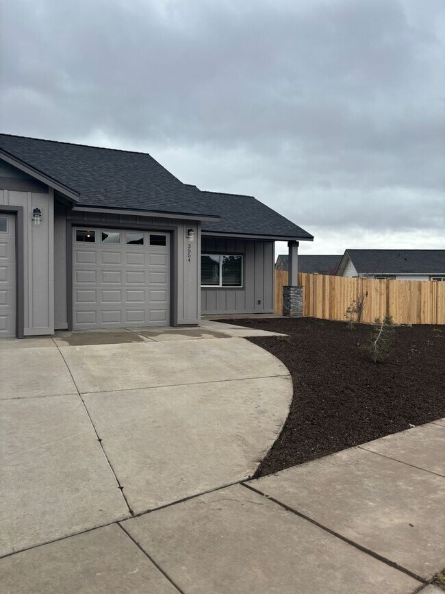Building Photo - 1 bedroom ADU in SW Redmond