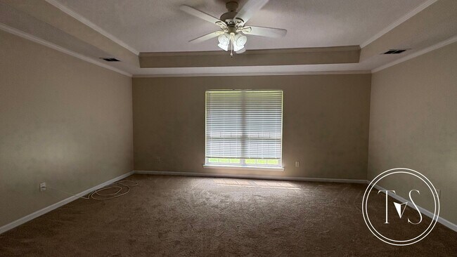 Building Photo - RATE DROP ALERT (was $$2600/month) and FAL...