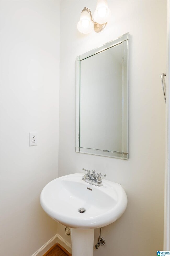 Building Photo - 2332 Ridgemont Dr