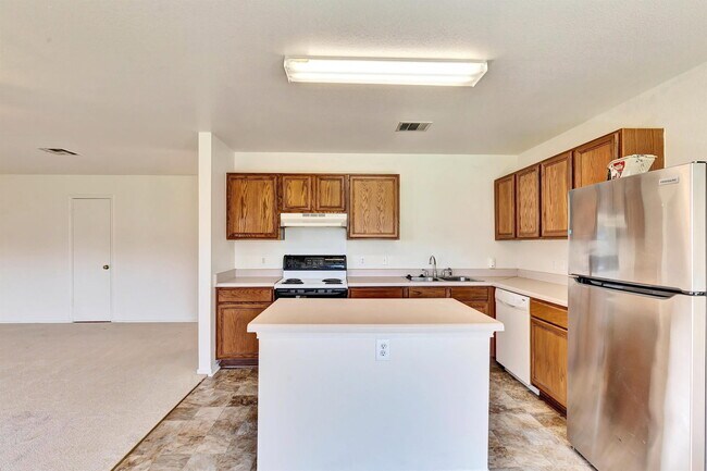 Building Photo - 5204 Bahan Dr