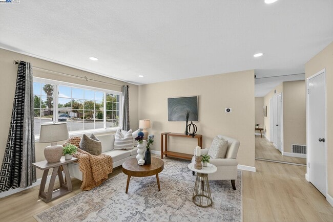 Building Photo - 1810 Peary Way