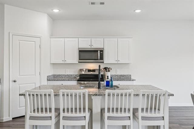 Building Photo - 770 Yorkshire Dr