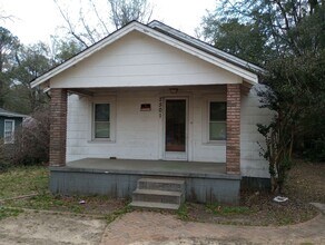 Building Photo - 3 Bedroom  2 Bath Home - Convenient Location