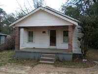 Building Photo - 3 Bedroom  2 Bath Home - Convenient Location