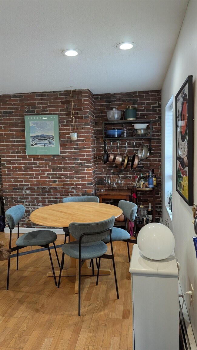 Building Photo - 105 W Merrimack St