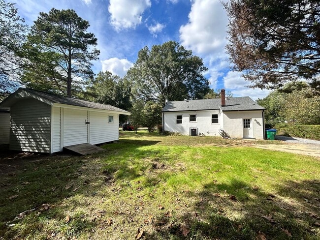 Building Photo - 1815 Powell Rd