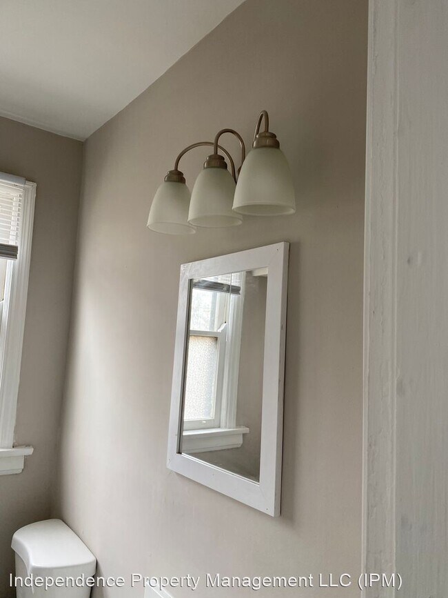 Building Photo - 3 br, 1 bath House - 22 Glen Este Pl,