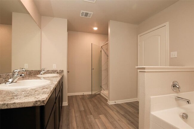 Building Photo - 217 Star Spangled Dr