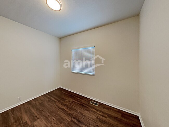 Building Photo - 11423 Jersey St