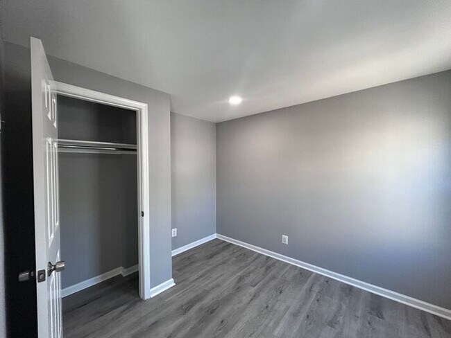 Building Photo - 2 Bedroom PLUS DEN