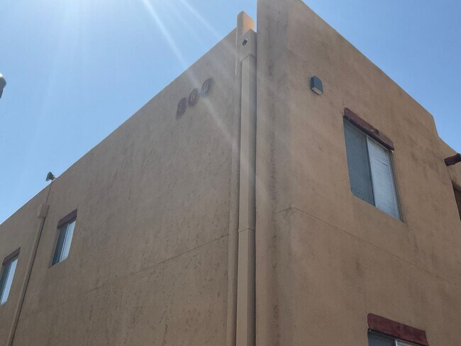 Building Photo - Casa Club Rental